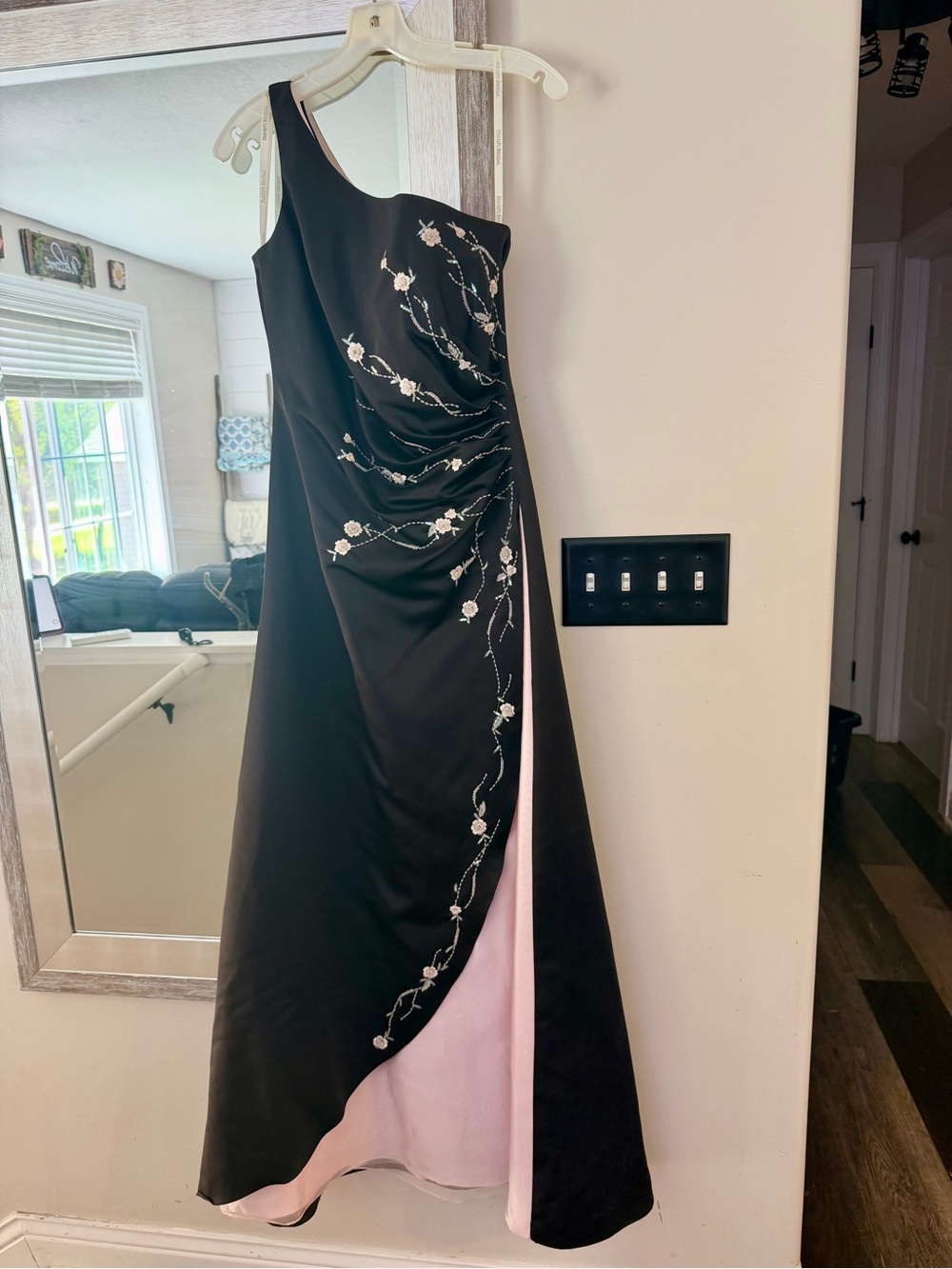 David’s Bridal One Shoulder Custom~Embroidered Formal Gown – Size 2 🔥💐